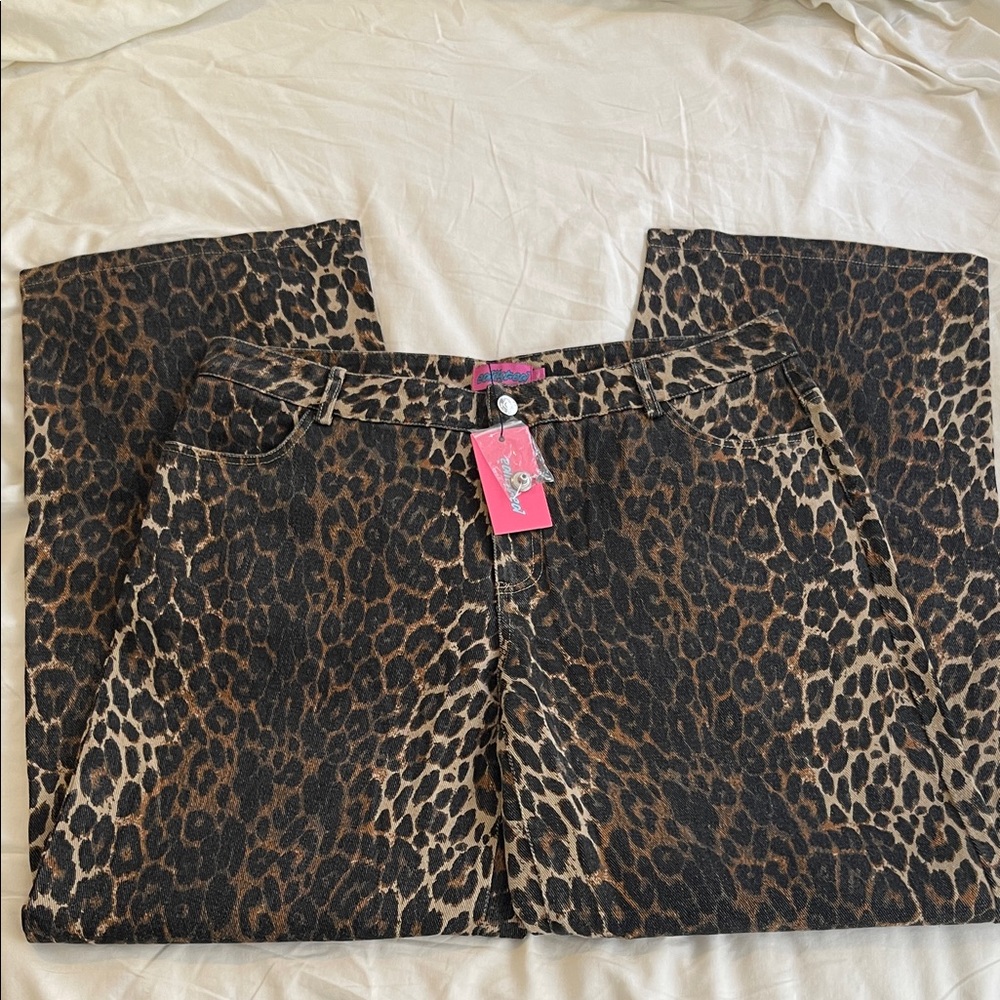 🔥 NWT Edikted Leopard Jeans